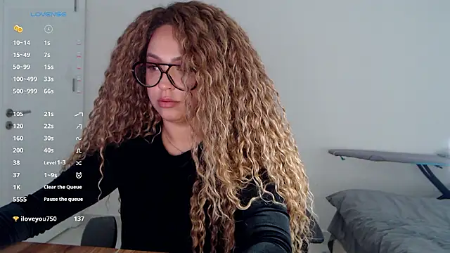  Just a queen 3 online show from March 8, 9:12 am