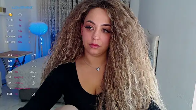 Snapshot of _Just_a_queen_3 chatting on December 4, 9:41 am Just a queen 3 online show from December 4, 9:41 am