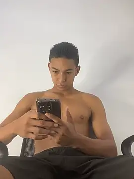 Demiansteven2 online show from February 4, 3:29 pm