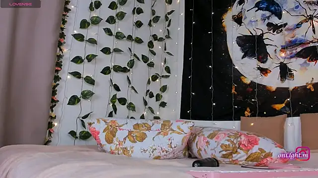 monikamelt online show from June 2, 5:02 pm
