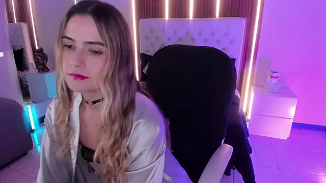 Snapshot of sweetty_paulina chatting on September 19, 1:04 pm sweetty paulina online show from September 19, 1:04 pm
