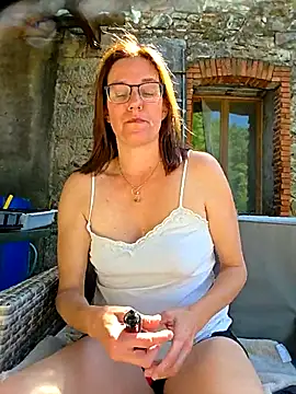 SpiceLea online show from April 16, 12:39 pm