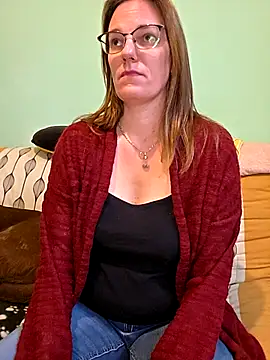 SpiceLea online show from December 4, 1:43 pm