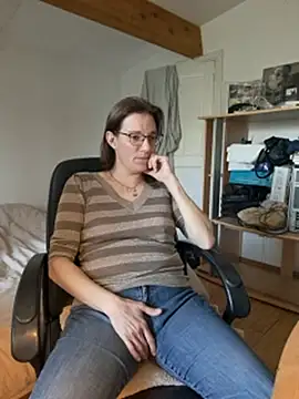 SpiceLea online show from February 13, 11:06 am