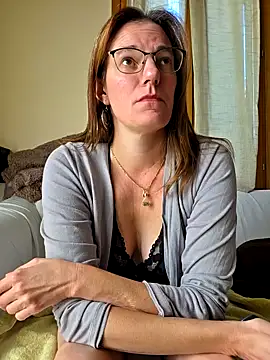 SpiceLea online show from September 25, 11:05 am