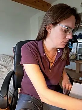 SpiceLea online show from March 4, 12:44 pm