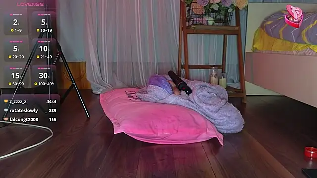 LillyPie8  online show from December 5, 1:20 am