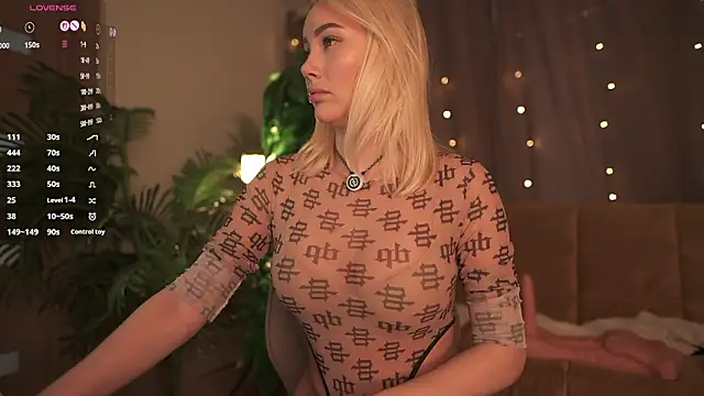 Snapshot of Bestie_Online chatting on March 4, 5:59 am Bestie Online online show from March 4, 5:59 am