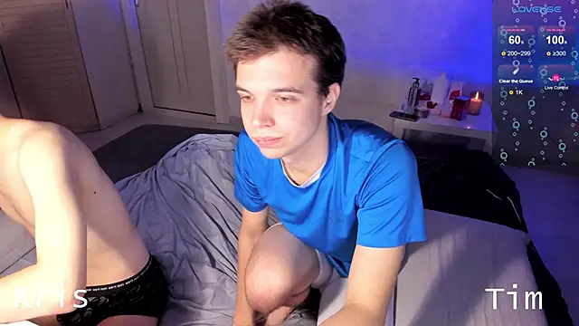 Snapshot of tailer_ chatting on October 26, 8:09 pm tailer online show from October 26, 8:09 pm