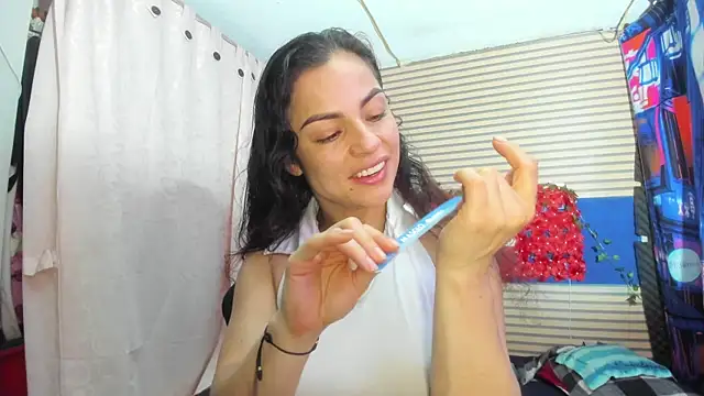 Snapshot of rosse_2504 chatting on July 13, 12:15 pm rosse 2504 online show from July 13, 12:15 pm