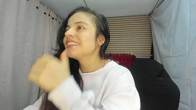 Snapshot of rosse_2504 chatting on June 22, 12:35 pm rosse 2504 online show from June 22, 12:35 pm