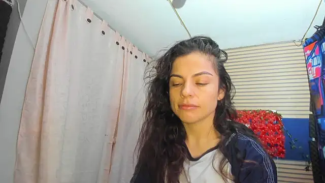 Snapshot of rosse_2504 chatting on July 18, 10:46 am rosse 2504 online show from July 18, 10:46 am