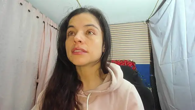 Snapshot of rosse_2504 chatting on July 8, 12:39 pm rosse 2504 online show from July 8, 12:39 pm