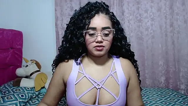 Snapshot of kiara_milf_ chatting on November 8, 11:30 pm kiara milf online show from November 8, 11:30 pm