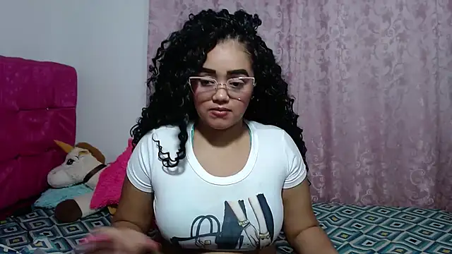 Snapshot of kiara_milf_ chatting on November 11, 12:38 am kiara milf online show from November 11, 12:38 am