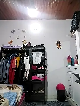 Snapshot of kiara_milf_ chatting on November 28, 10:32 pm kiara milf online show from November 28, 10:32 pm