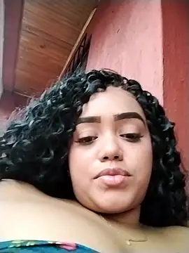 Snapshot of kiara_milf_ chatting on October 4, 10:33 pm kiara milf  online show from October 4, 10:33 pm