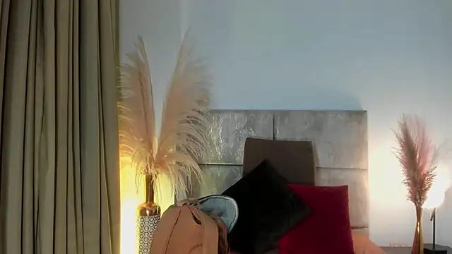 Snapshot of AlissaNix chatting on February 25, 9:58 pm AlissaNix online show from February 25, 9:58 pm