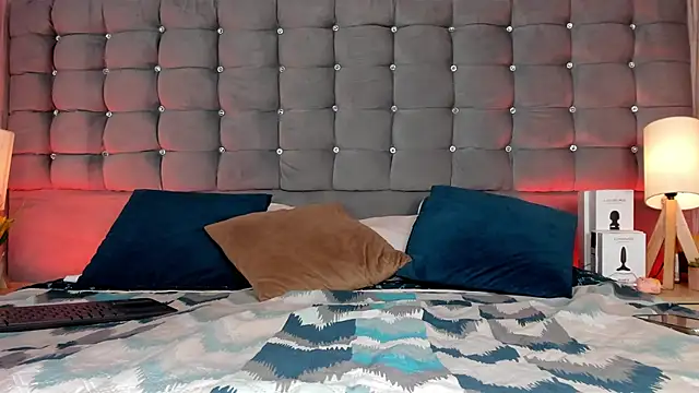 Poacahontasfg online show from October 24, 4:00 am