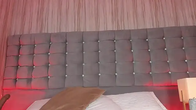 Poacahontasfg online show from November 28, 4:12 am