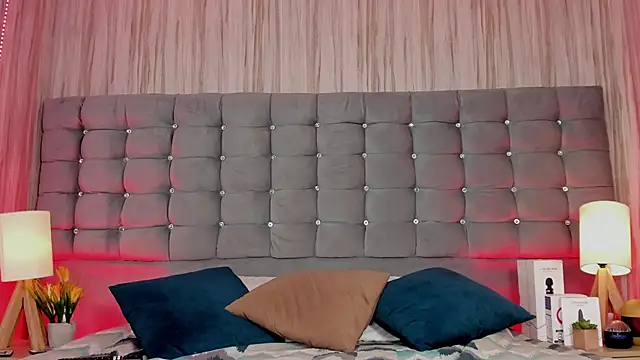 Poacahontasfg online show from September 19, 4:05 am