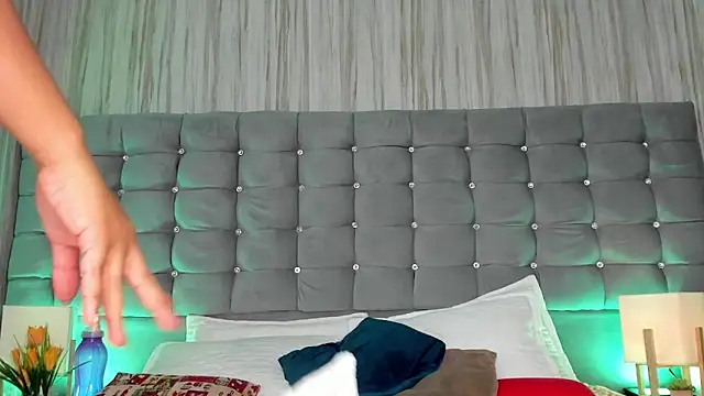 Poacahontasfg online show from February 10, 3:49 am