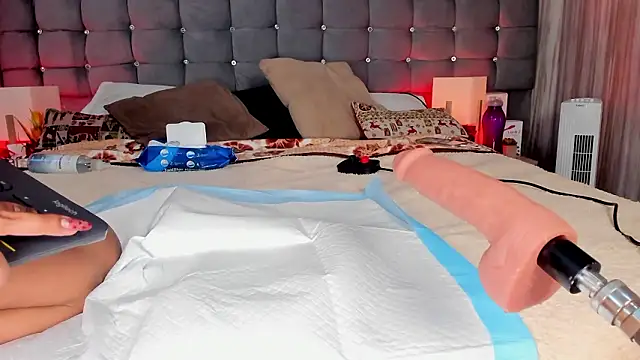 Poacahontasfg online show from March 17, 4:04 am