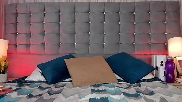 Poacahontasfg online show from October 25, 4:11 am