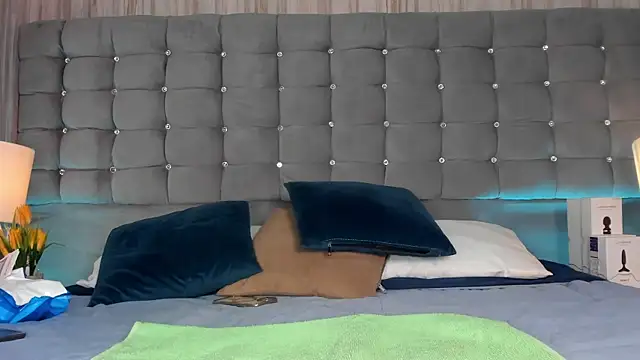 Poacahontasfg online show from November 5, 4:04 am