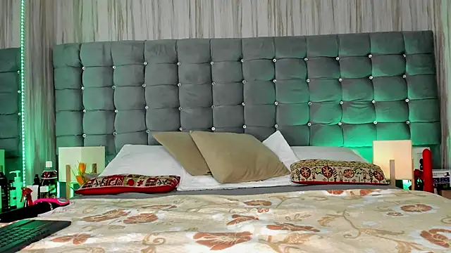 Poacahontasfg online show from March 30, 4:03 am