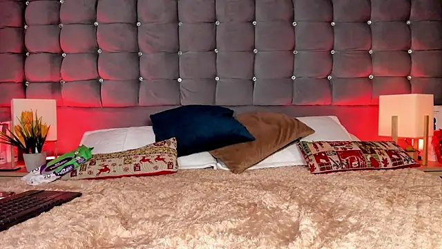 Poacahontasfg online show from February 13, 4:01 am