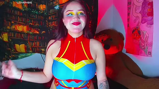 LailaCatt online show from December 22, 7:19 am