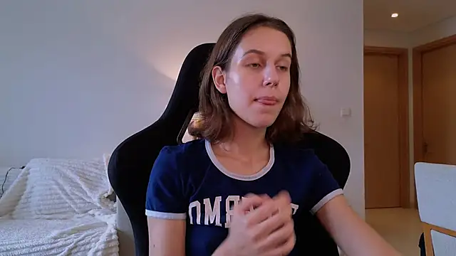 Snapshot of VanessaBayer2 chatting on December 29, 1:45 am VanessaBayer2 online show from December 29, 1:45 am