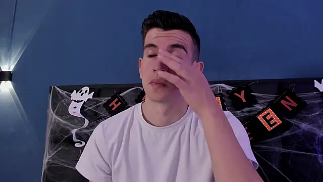 Snapshot of MikaelSlow chatting on October 22, 4:01 am MikaelSlow online show from October 22, 4:01 am