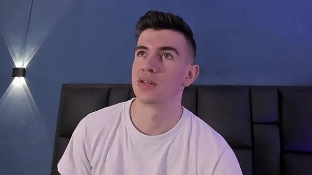 Snapshot of MikaelSlow chatting on November 6, 3:54 am MikaelSlow online show from November 6, 3:54 am