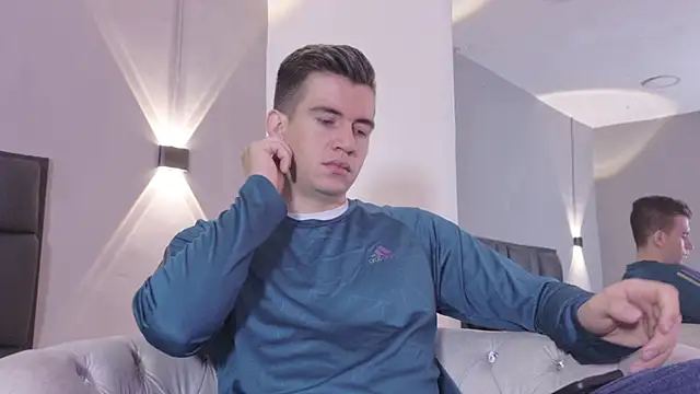 MikaelSlow online show from April 5, 4:46 pm