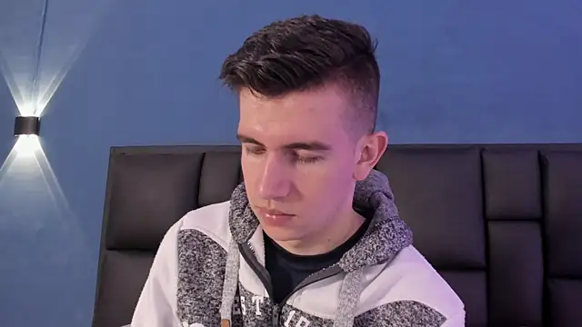 Snapshot of MikaelSlow chatting on November 8, 5:00 am MikaelSlow online show from November 8, 5:00 am