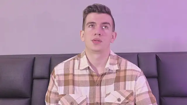 MikaelSlow online show from April 4, 3:29 pm