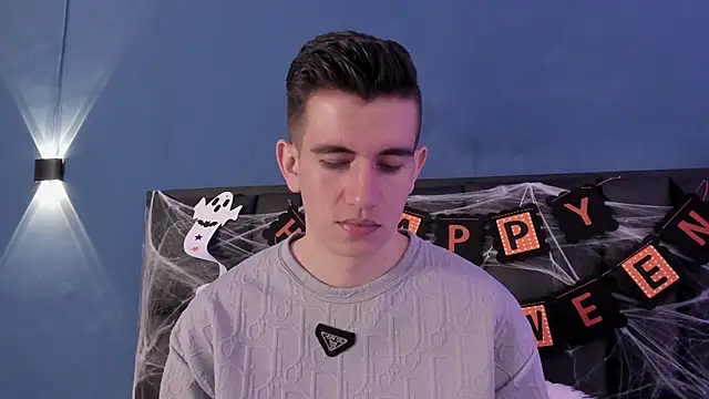 Snapshot of MikaelSlow chatting on October 24, 3:49 am MikaelSlow online show from October 24, 3:49 am