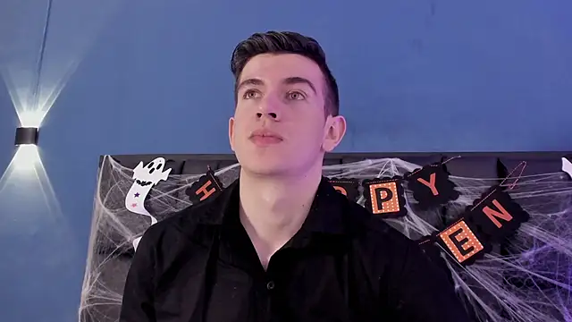 Snapshot of MikaelSlow chatting on November 1, 4:19 am MikaelSlow online show from November 1, 4:19 am