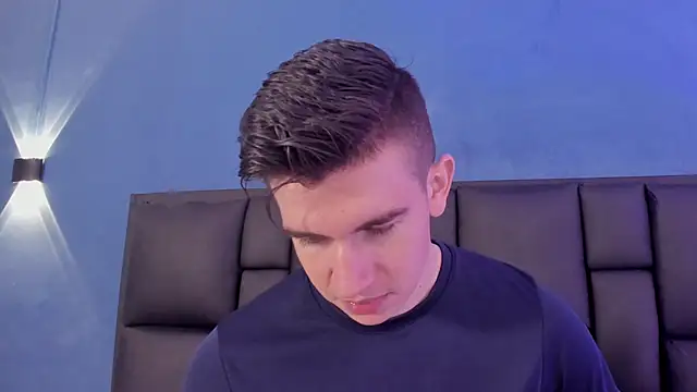 Snapshot of MikaelSlow chatting on November 21, 4:33 am MikaelSlow online show from November 21, 4:33 am