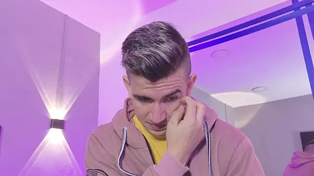 MikaelSlow online show from April 9, 3:52 am