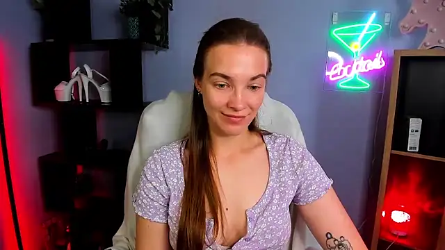 Snapshot of kenzie_x chatting on September 18, 6:38 am kenzie x online show from September 18, 6:38 am