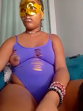 Snapshot of SquirtQueen222 chatting on February 10, 9:15 pm SquirtQueen222 online show from February 10, 9:15 pm