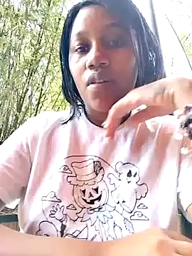 Snapshot of SquirtQueen222 chatting on December 20, 2:26 pm SquirtQueen222 online show from December 20, 2:26 pm