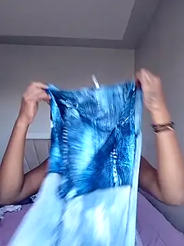 Snapshot of SquirtQueen222 chatting on January 18, 2:23 pm SquirtQueen222 online show from January 18, 2:23 pm