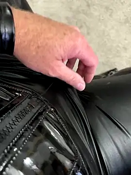 Snapshot of SexyLatexObject chatting on September 30, 1:17 pm SexyLatexObject online show from September 30, 1:17 pm
