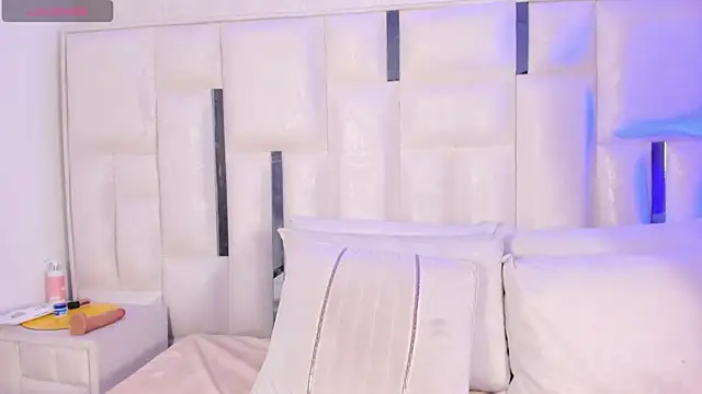im alejandra  online show from May 10, 5:00 am