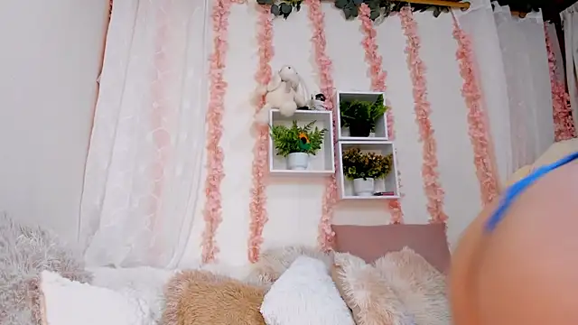 Idara and Edahi01 online show from October 31, 4:14 pm