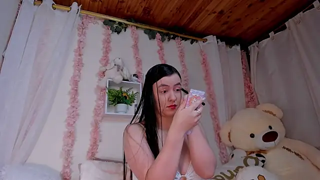 Idara and Edahi01 online show from October 30, 1:09 pm